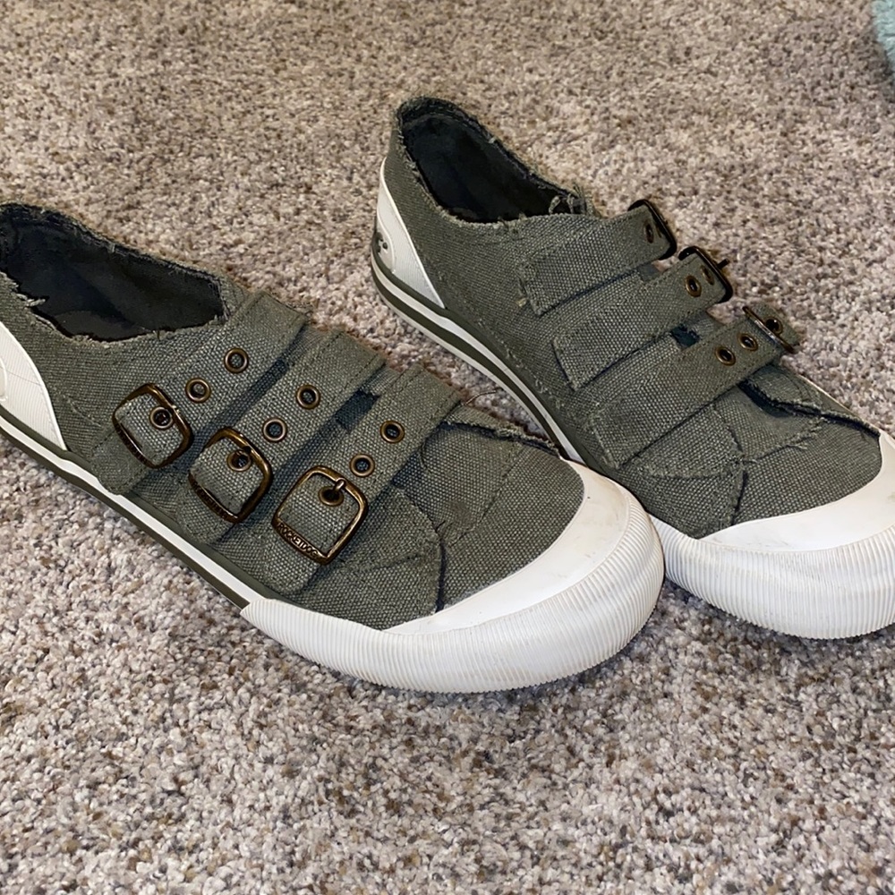 Rocket dog sneakers